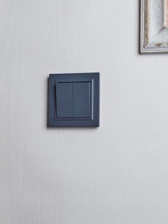 BRITE Выключатель 2-клавишный проходной 10А ВС10-2-6-БрМ маренго IEK