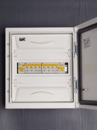 KARAT Автоматический выключатель ВА47-60M 4P C 25А 6кА IEK